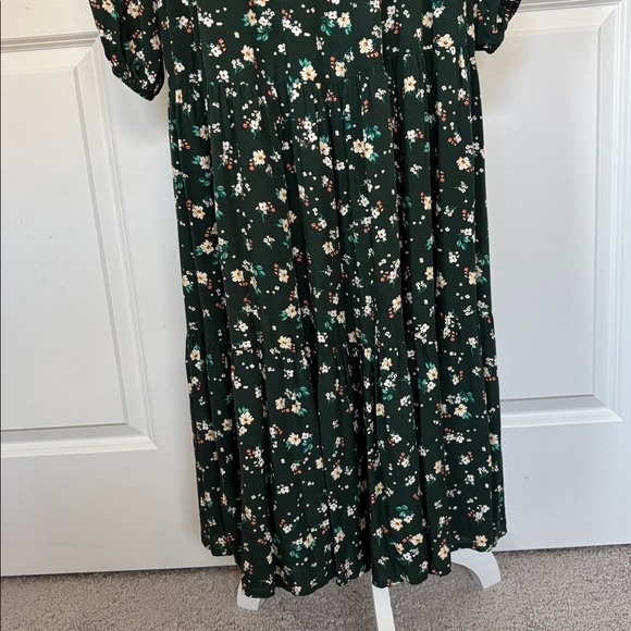 Old Navy Size Medium Long-Sleeve Tiered Floral Maxi Swing Dress with Pockets - Picture 4 of 13